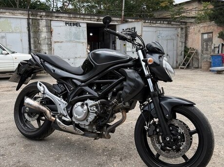 Suzuki SFV 650 Gladius