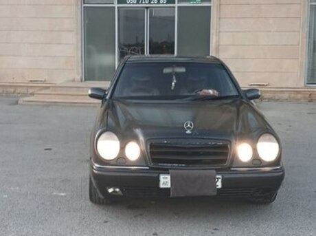 Mercedes E 240