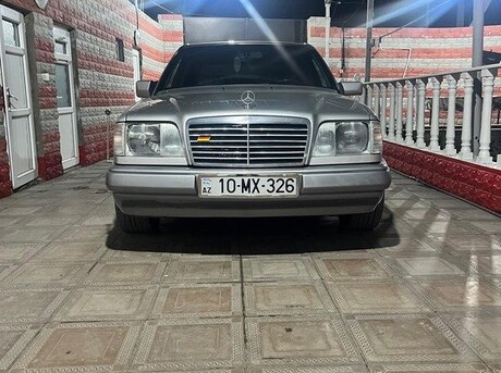 Mercedes 200 E