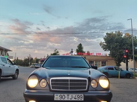 Mercedes E 200