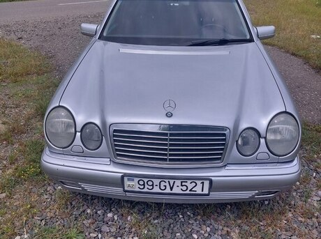 Mercedes E 200