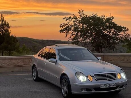 Mercedes E 240