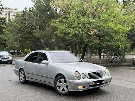 Mercedes E 240