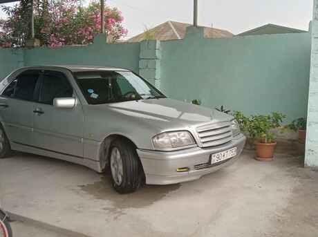 Mercedes C 200