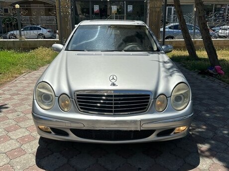 Mercedes E 240