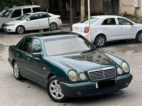 Mercedes E 200