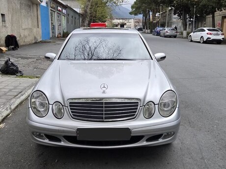 Mercedes E 200