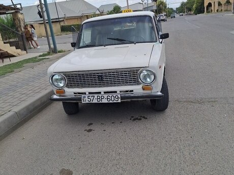 LADA (VAZ) 21011