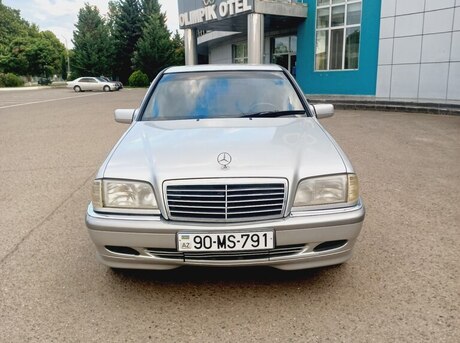 Mercedes C 200