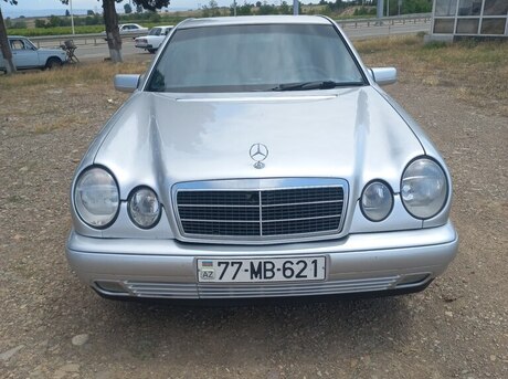 Mercedes E 230