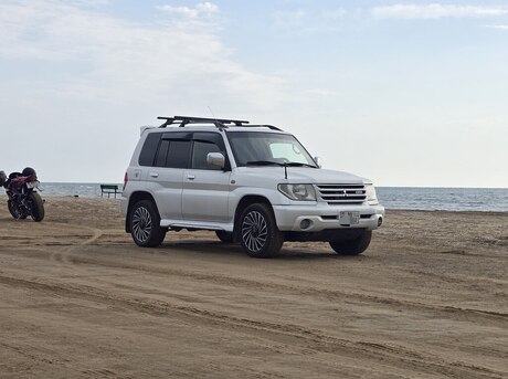 Mitsubishi Pajero io
