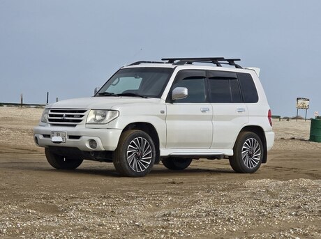 Mitsubishi Pajero io