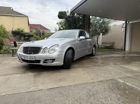 Mercedes E 220
