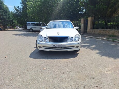 Mercedes E 240