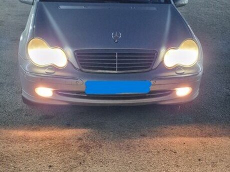 Mercedes C 240