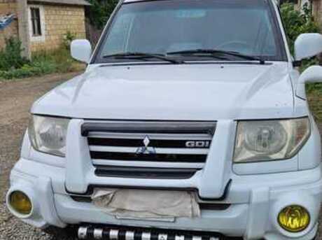 Mitsubishi Pajero io