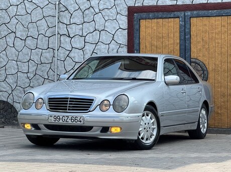 Mercedes E 220
