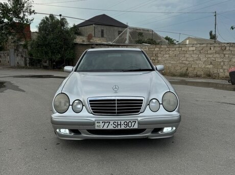 Mercedes E 240
