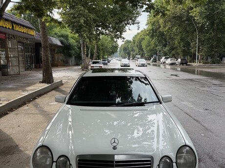 Mercedes E 240