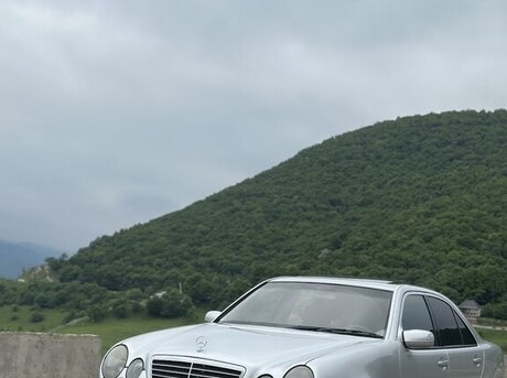 Mercedes E 240