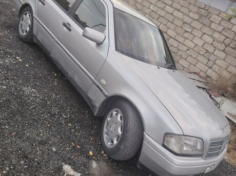 Mercedes 200 E