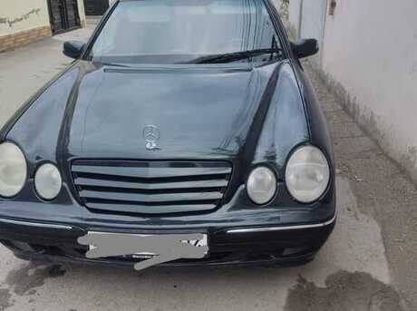Mercedes E 220