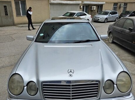 Mercedes E 230