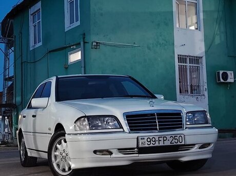 Mercedes C 200
