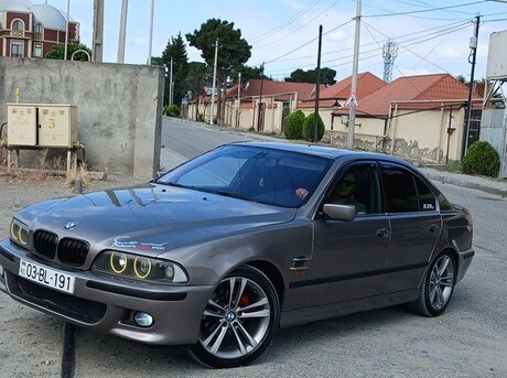 BMW 523