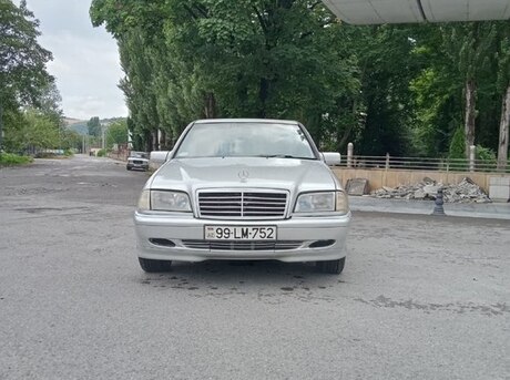 Mercedes C 200