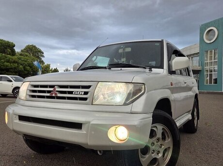 Mitsubishi Pajero io
