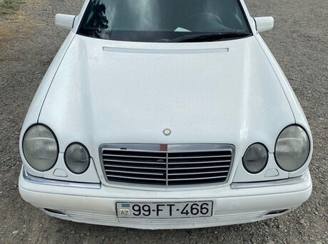 Mercedes E 200