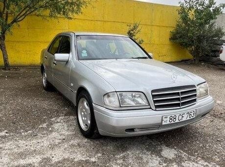 Mercedes C 180