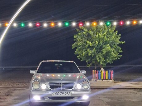 Mercedes E 240