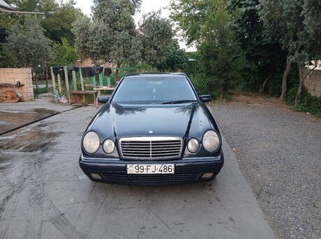 Mercedes E 240