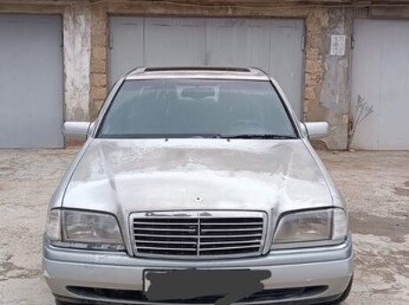 Mercedes C 200