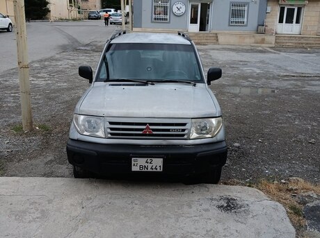Mitsubishi Pajero io