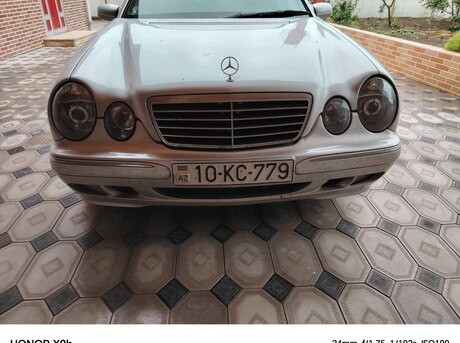 Mercedes E 240