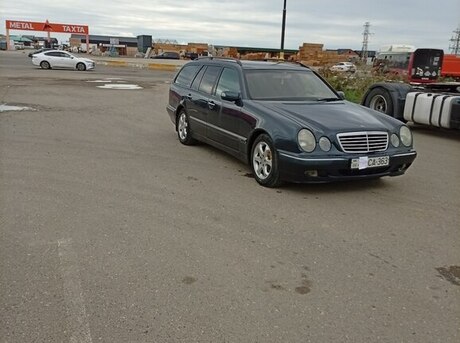 Mercedes E 200