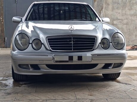 Mercedes E 220