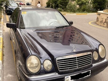 Mercedes E 230