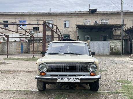LADA (VAZ) 21011