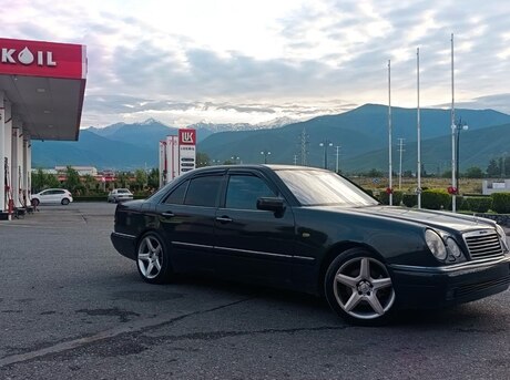 Mercedes E 240