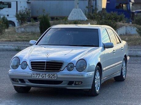 Mercedes E 200