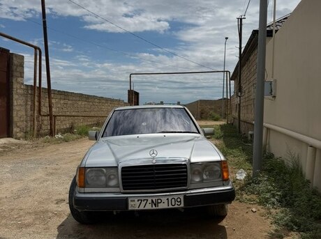 Mercedes 200 E