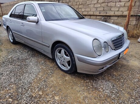 Mercedes E 220