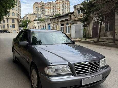 Mercedes C 200