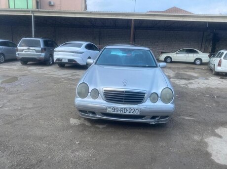 Mercedes E 220