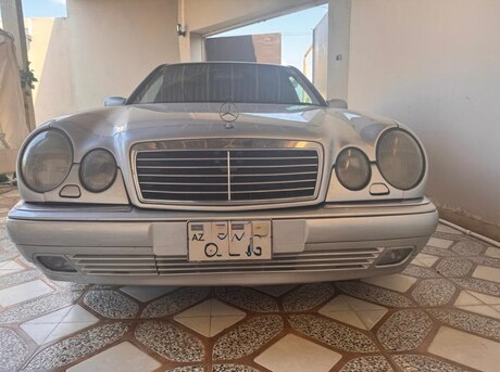 Mercedes E 240