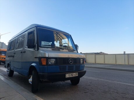 Mercedes 208 D